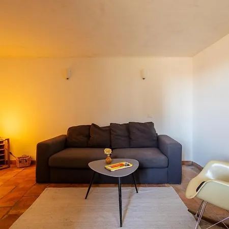 Carita Apartment *